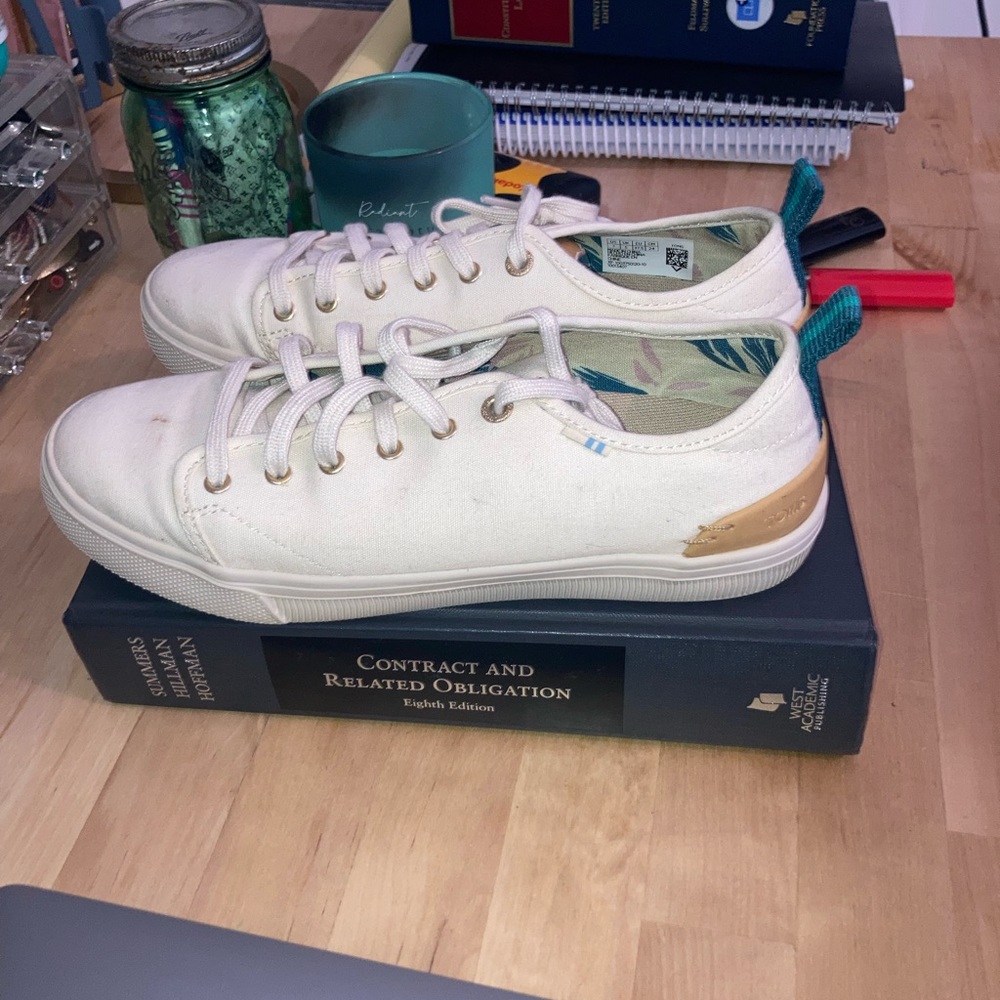 TOMS Travel Lite Low Canvas Lace Up Sneaker